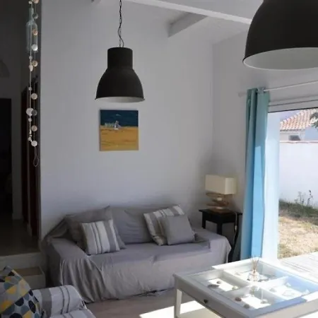 Villa House 6 Personnes Noirmoutier : Maison De Vacances A Moins De 50 Metres De La Plage Pour 6 Personnes. Barbâtre