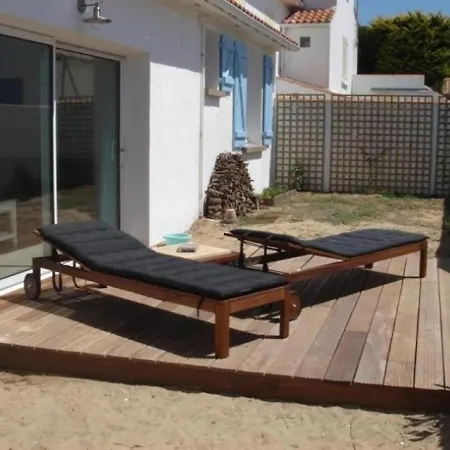 House 6 Personnes Noirmoutier : Maison De Vacances A Moins De 50 Metres De La Plage Pour 6 Personnes. Villa