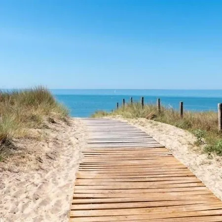 House 6 Personnes Noirmoutier : Maison De Vacances A Moins De 50 Metres De La Plage Pour 6 Personnes. Villa Barbâtre